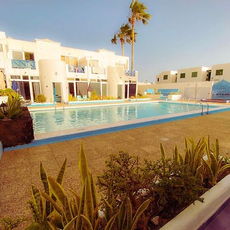 Vanessa Puerto Del Carmen تياس المظهر الخارجي الصورة